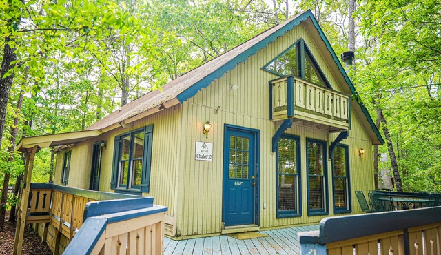 Reconnect with family in this chalet near our recreation area in Pine Mountain