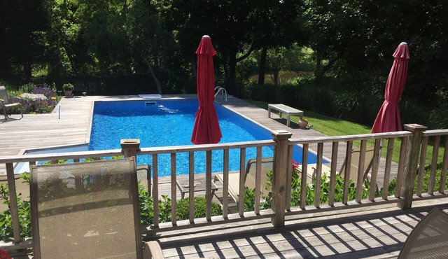 Relax By The Pool, Or Walk To The Beach And Restaurants