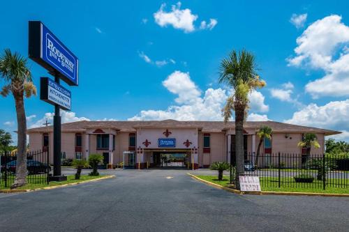 Relax Inn & Suites