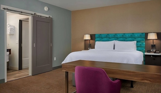 Relax with Indoor Pool, Breakfast & Gym Near Oregon Wine Country