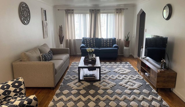 Relaxing 2BR Apartment Near UC & Downtown