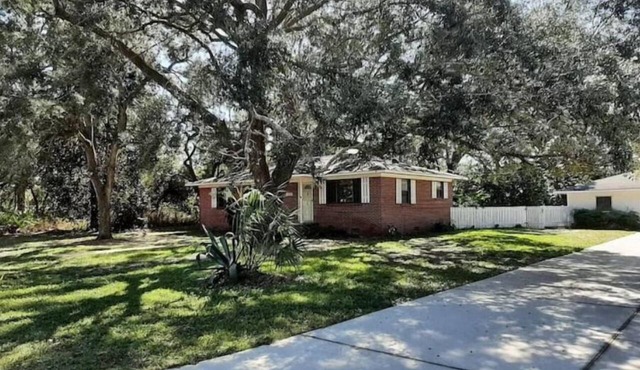 Relaxing 3 BR home close to Water, NAS, Perdido
