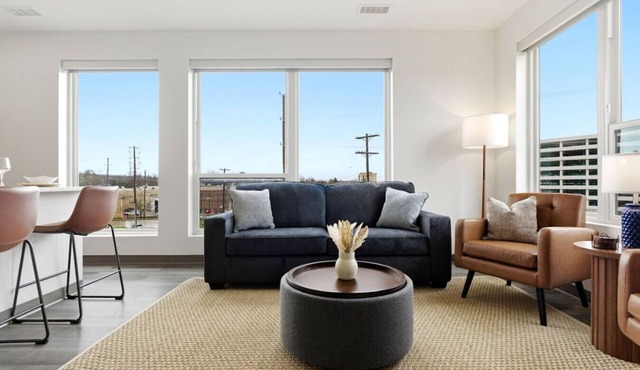 Relaxing & Central Two Bedroom Two Bathroom in Cleveland