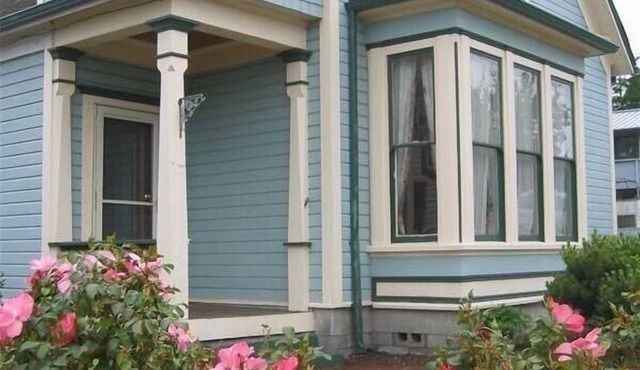 Relaxing place to gather with friends and family in Uptown Port Townsend, ~WA~