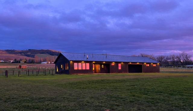 Remarkable views from this 3b/2b home, just minutes from Downtown Walla Walla. in Walla Walla