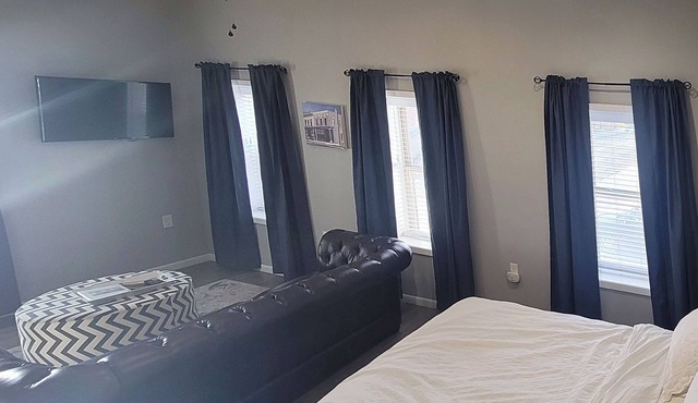 Remodeled downtown studio with remarkable views!