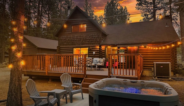 Remodeled Sisters Cabin - HOT TUB - Dog Friendly!