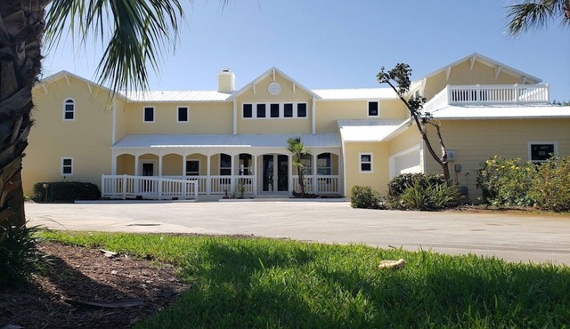 Renovated Spacious Beach House-Steps from the Beach!