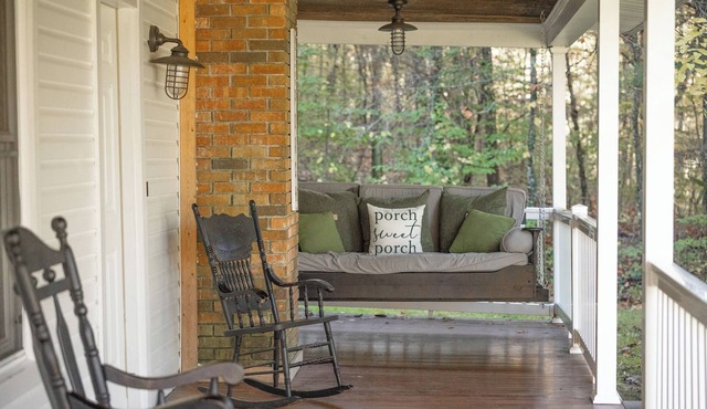 Restored 1800s Farmhouse in Beautiful Hocking Hills