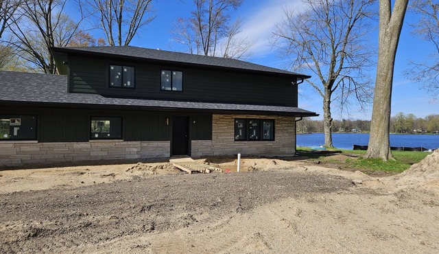 Restored 1960s Boutique Inn on the Lake.