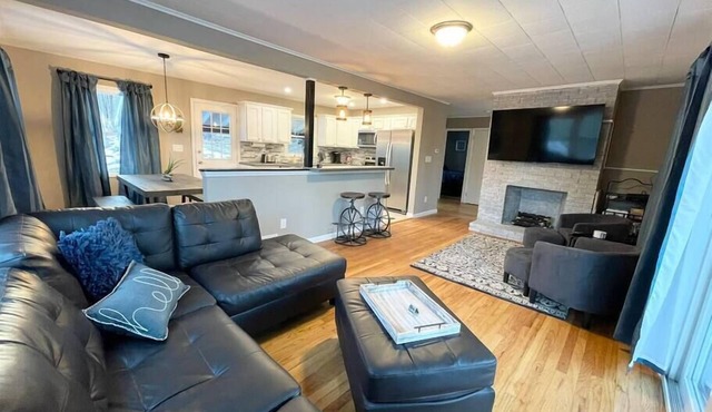Retreat in a Serene and Expansive Natural Setting in Schenectady