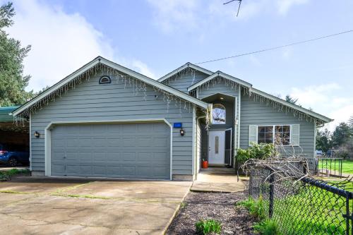 River House - 4 bedroom, 2 bath private home