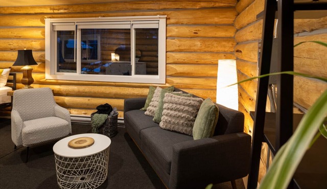 River's Edge Retreat - Granite Glamping Cabin in Clearwater