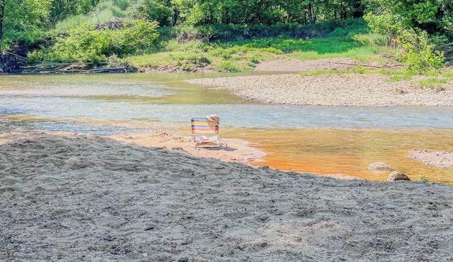 River's Edge - Sandy BEACH on the Red River, Hot Tub, Mountain VIEWS, RRGorge