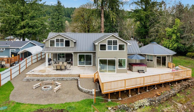 River's Rest - Waterfront Views, Hot Tub, Grill & Fire Pit 3 Bedroom Home