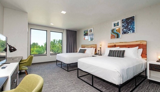 River View Retreat | Luxury Bedding | Near Willamette Valley