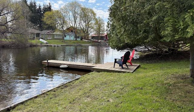 Riverfront,Dog Friendly,Walk to Dwtn and Park w/Beach