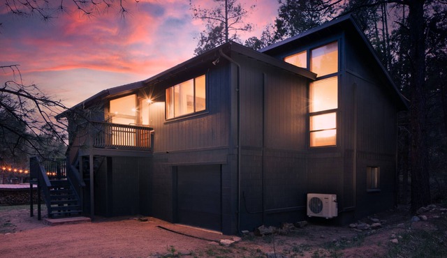 Riverfront, Treehouse-like Getaway!