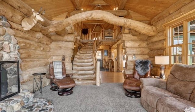 Rivers Edge Retreat-Hot Tub, Game Room, River View