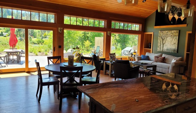 RiverSong Main: 3br 2ba River Access, Rock Pool, Creek View, Nature Life