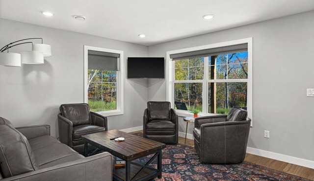 RiverWest Kayak View -Hot Tub - Riverview-Dog Friendly in Duluth