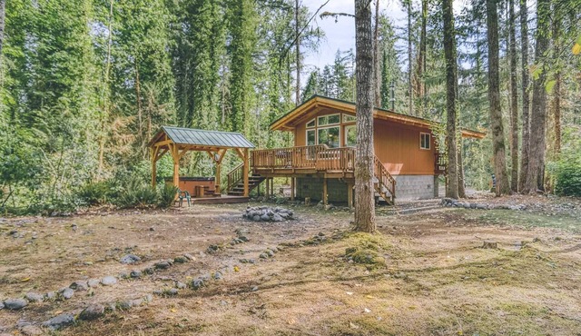 Riverwood Hideaway - Romantic, Secluded Riverfront Cabin, Hot Tub, Dogs Welcome