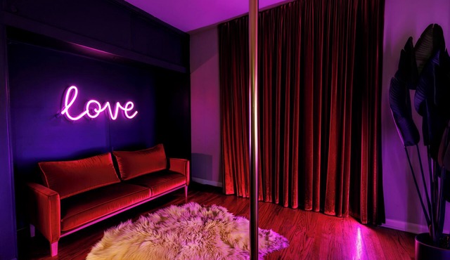 Romantic Escape - Adult Playhouse with Exotic Dungeon