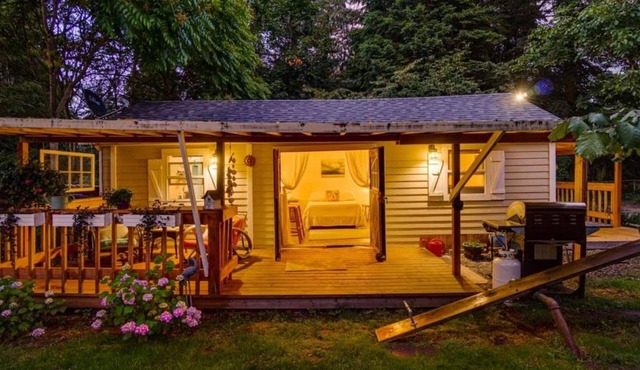 Romantic, Pet friendly Hideaway minutes from downtown VAN, PDX & Portland