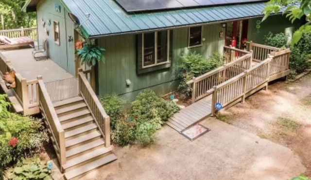 Romeo's Retreat fun family friendly mountain home w/hot tub & game room for 10