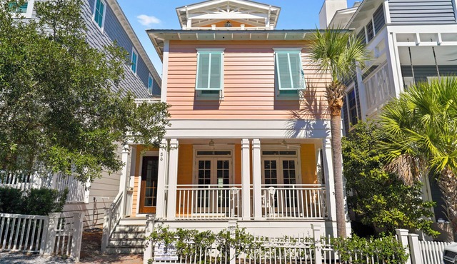 Rooftop Deck W/Town Views, + 2 Adult Bikes! - Pet Friendly