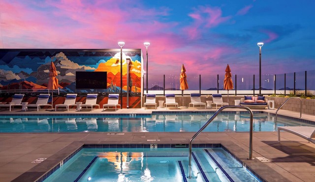 Rooftop Pool + Gym + Sauna + Spa | Desert Ridge + TPC Golf | Azur by AvantStay in Phoenix