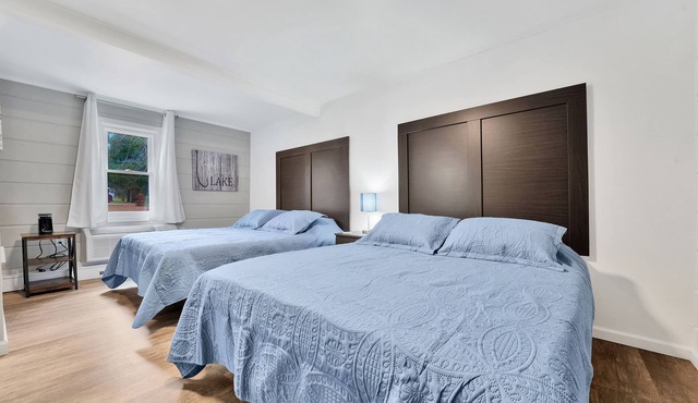 Room #5: Updated Suite w/2 Queen Beds