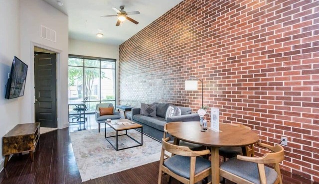 Rose at the Millennium - Stylish 1 BR in Houston