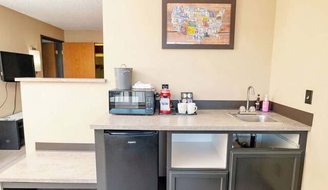 Rose City Inn and Suites