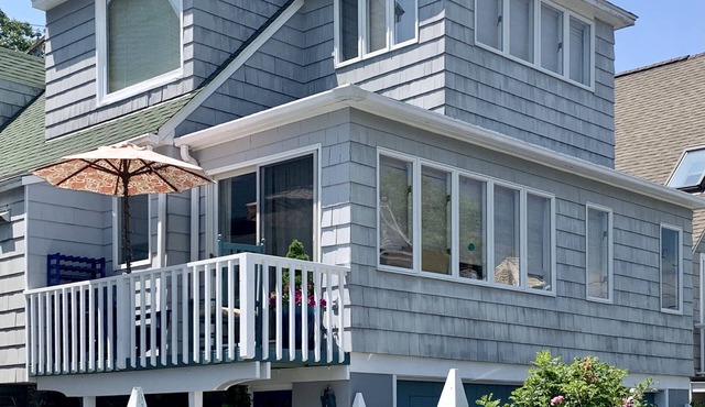 Rowayton beach cottage with views of Long Island Sound in Norwalk