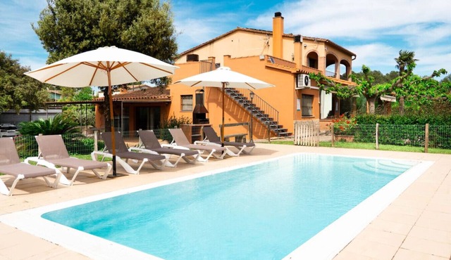 Rural accommodation with swimming pool - Can Montal, Empordà in Girona