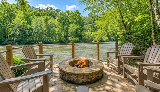 Rushing River Retreat - Waterfront on Toccoa | Hot Tub | Game Room | Modern Luxury