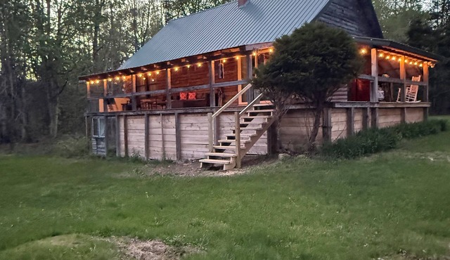 Rustic Cozy 2-bedroom w/loft Log Cabin in Island Falls surrounded by wildlife in Island Falls