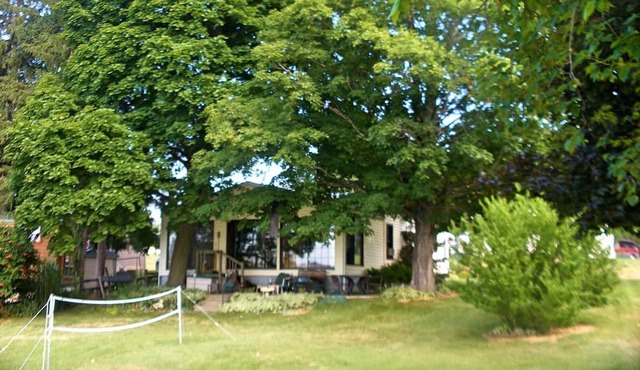 Rustic Lakefront Cottage Rental for Four on Randall Lake, Michigan in Coldwater