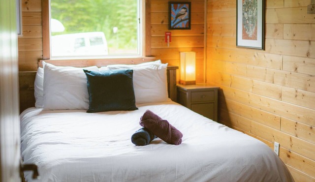 Rustic Lakefront Lodge on Little Atlin Lake - Pet friendly! in Tagish