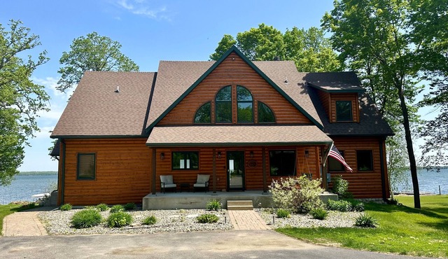 Rustic Lodge on Leech Lake, minutes from Walker!