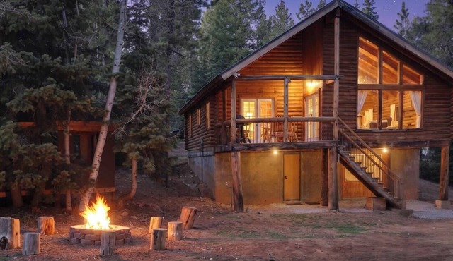 Rustic Mountain Log Cabin | Fire Pit