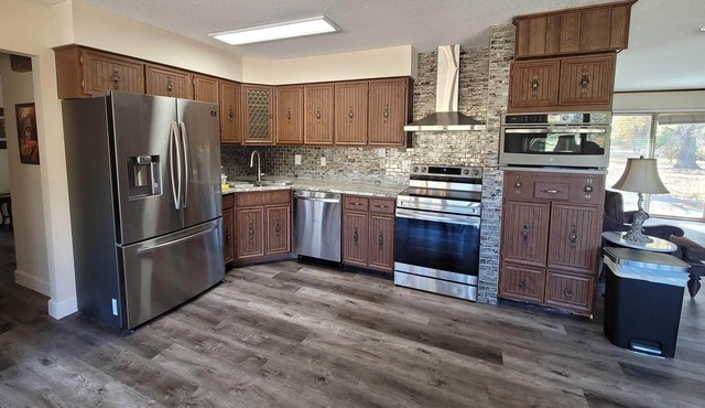 Rustic Spacious Villas, Forest Settings w/ Lake view- Free Access on Golf Course