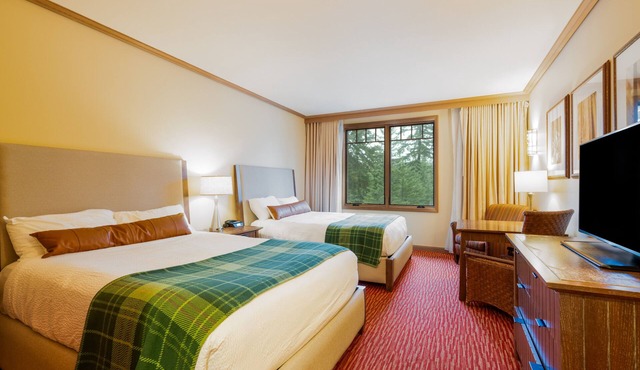 Rustic Suncadia Lodge Room with Mountain Views and Heated Pool Hot Tub