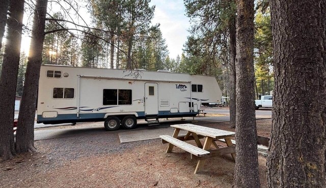 RV Glamping in Crescent Lake!