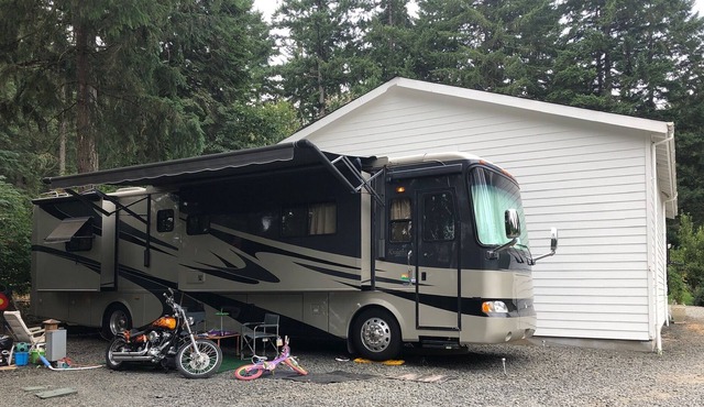 RV site with Full hookups 30 day minimum.