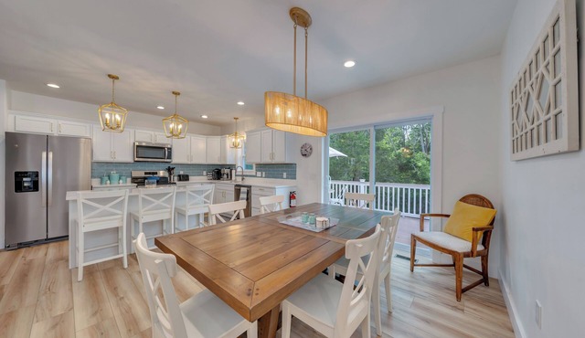 Salt & Cedar House -large gathering spaces, 5 min to stone harbor, Bar&Game Room in Middle Township