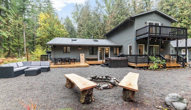 Sandy River Retreat | Pet Friendly | Epic Fishing