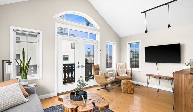Scandinavian Condo | Dragestil 723-3