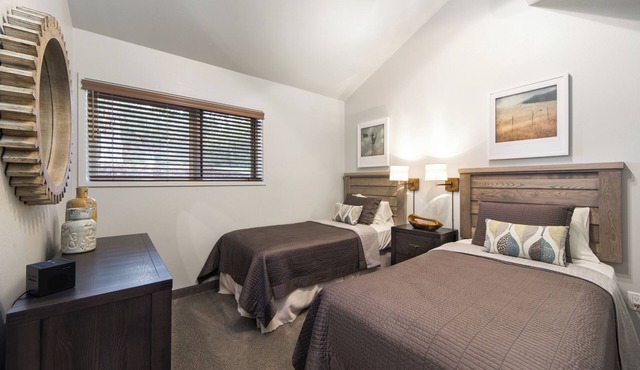 Scenic Canyon Rim Stay with Pool & Spa | 3 Units | Free Parking